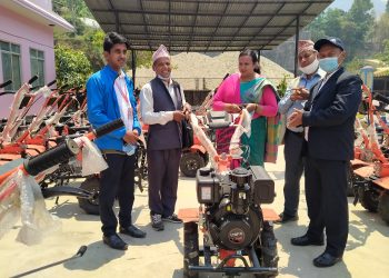 कृषकलाई अनुदानमा ४९ हाते ट्रयाक्टर वितरण