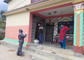 पुतलीबजार नगरपालिकाद्वारा पालिका भित्रका संक्रमितहरुलाई आयुर्वेदिक औषधि वितरण