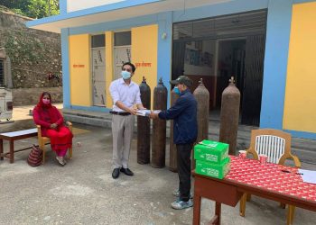 अक्सिजनको अभावमा  कसैलाई मर्न नदिने नेकपा एमालेकाे उदघाेष- काेभिड सँक्रमण विरुद्धको अभियानमा जुरुक्कै उठ्याे एमाले