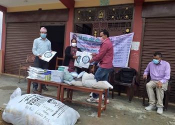 गुल्मी सम्पर्क समिती दक्षिणकोरियाद्वारा स्वास्थ्य सामग्री वितरण