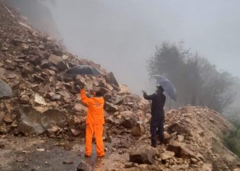 पहिरो जाँदा सिद्धार्थ राजमार्ग अवरूद्ध
