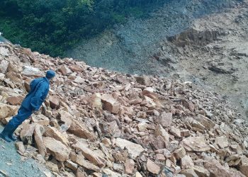 अविरल वर्षाका कारण पहिरो जादा सिद्धार्थ राजमार्ग अवरुद्ध