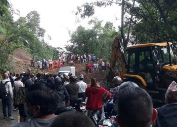 स्याङ्जाको वडा नम्बर ४ गौतम डाडामा जाममा परेका सवारी साधन हरु