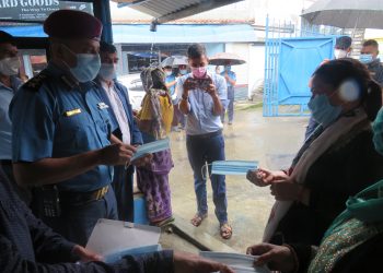 स्याङ्जामा  निशुल्क मास्क वितरण कार्यक्रमको समुद्धघाटन