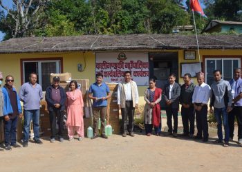 गाउँ सेवा परिवार बिर्घाद्वारा स्वास्थ्य  सामग्री  वितरण