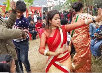 पहाडी भेगमा बजाइने पञ्चे बाजा हेर्नुहोस् संगै दमदार नृत्य (भिडियो)