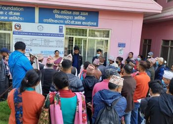 वालिङका कृषकलाई घाँसको बीउ वितरण