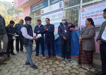 कृषकहरुलाई बिउबिजन बितरण ।