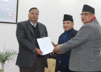 कार्यालयले प्रतिवेदन बुझाउदै करार र अस्थायी शिक्षकलाइ मौका दिन उल्लेख