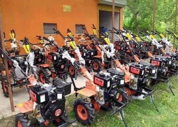 किसानलाइ हाते ट्याक्टर वितरण