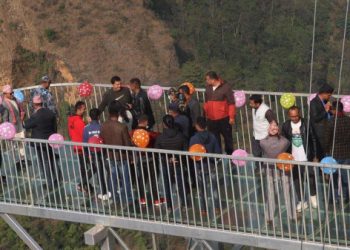 सिसैसिसाले बारिएको पर्बतको आकाशे पुल संचालनमा