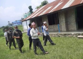 गरिबका छोराछोरी पढ्ने सरकारी विद्यालयमा यसरी पुगे मेयर हर्क साम्पाङ्ग