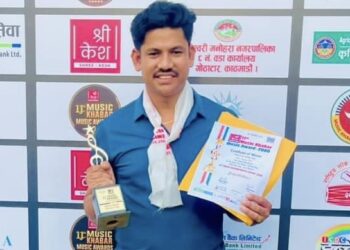 गायक सागर बिसिलाइ म्युजिक खबर अवार्ड प्रदान..