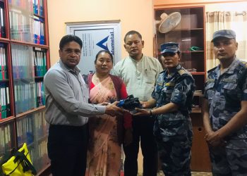 रामपुर नगरपालिकाद्वारा शसस्त्र प्रहरीलाई विपद् उद्धार सामग्री हस्तान्तरण